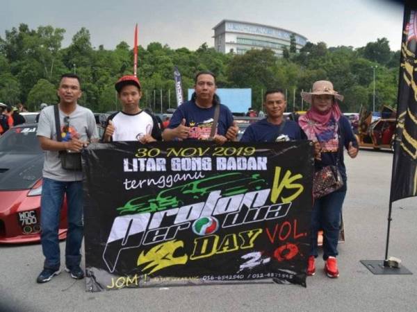 Sebahagian pemilik kereta tempatan yang menyertai program permotoran anjuran BKGK di seluruh Malaysia. Foto: BKGK