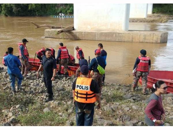 Mayat Pitt Hanif ditemukan terapung oleh pasukan mencari dan menyelamat pada jam 4.25 petang tadi.