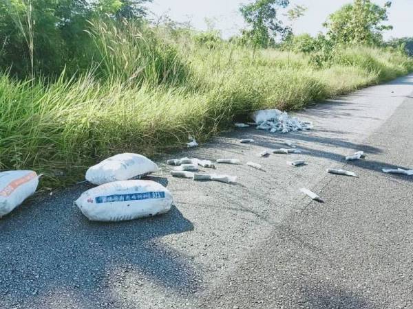 Antara rampasan guni disyaki mengandungi daun ketum dalam operasi Op Wawasan, baru-baru ini.