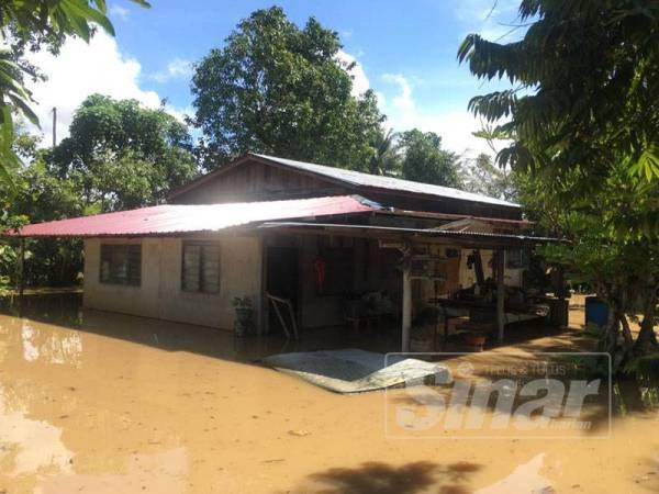 Keadaan rumah sekitar kawasan yang dinaiki air.