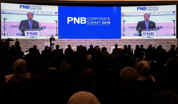 Perdana Menteri Tun Dr Mahathir Mohamad menyampaikan ucapan perasmian PNB Corporate Summit 2019 hari ini. -Foto Bernama