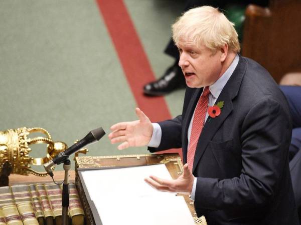 Johnson ketika membahaskan tentang Rang Undang-undang Pemilihan Umum Parlimen Awal semalam. - Foto AFP