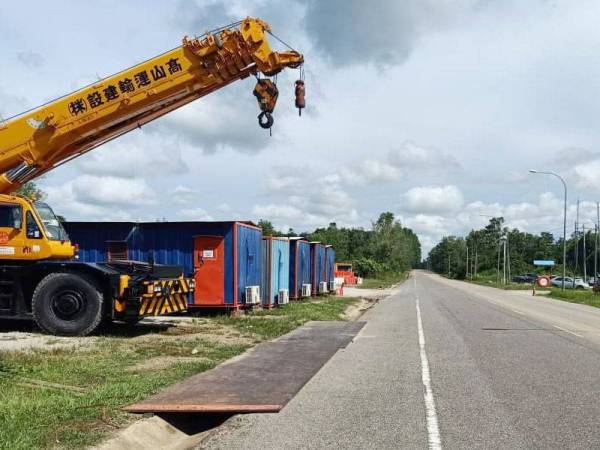 Mangsa dipercayai melanggar blok kecil di hadapan kren.