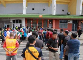 Keadaan jualan tiket final Piala Malaysia 2019 untuk penyokong Kedah berjalan lancar di Stadium Darul Aman. - Foto: KFA