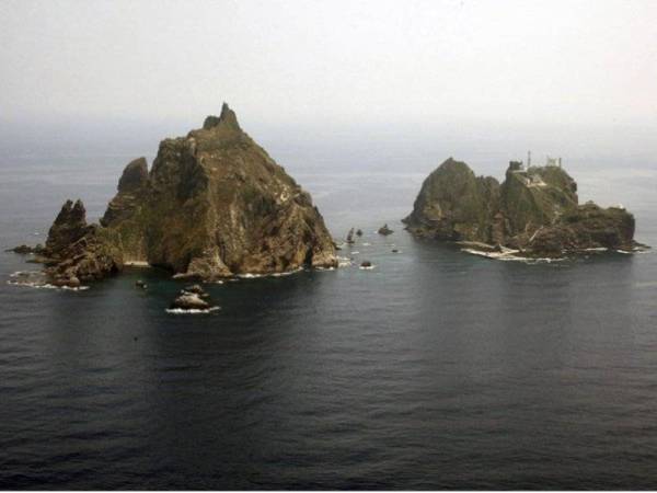 Helikopter itu dilaporkan terhempas kira-kira dua minit selepas ia berlepas dari Dokdo lewat semalam.