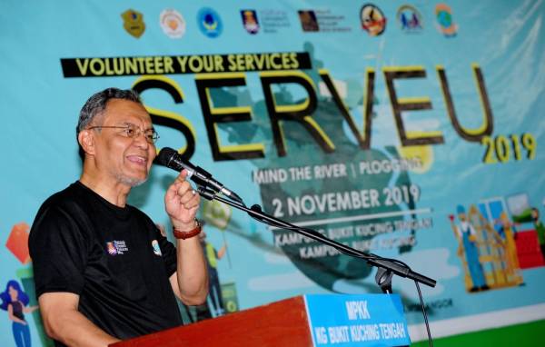 Dr Dzulkefly berucap ketika merasmikan Majlis SERVEU 1.0 2019 anjuran Universiti Teknologi Mara (UiTM) di Dewan Orang Ramai Kampung Bukit Kucing Tengah, Kuala Selangor, hari ini. -Foto Bernama