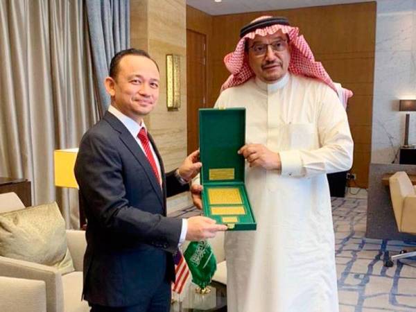 Pertemua Maszlee dengan Menteri Pendidikan Saudi, Dr Hamad Mohammed Al Shaikh yang dikongsikan dalam Facebook beliau.