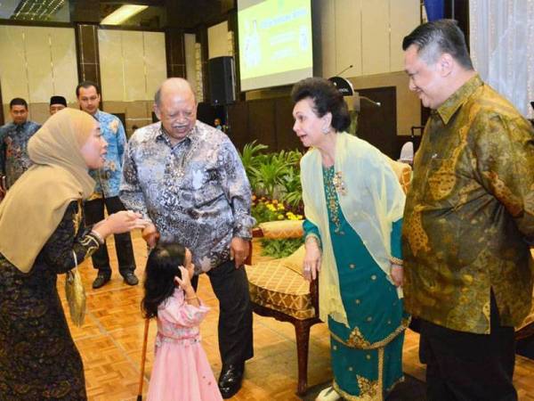 Tuanku Raja Perempuan Perlis, Tengku Fauziah Almarhum Tengku Abdul Rashid berkenan beramah mesra bersama tetamu.