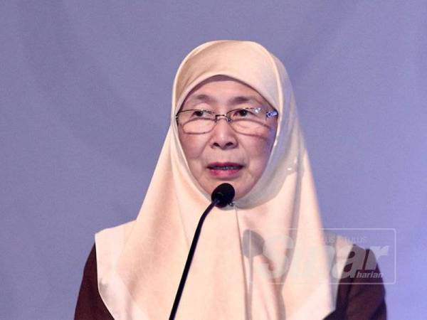 Datuk Seri Dr Wan Azizah Wan Ismail ketika melancarkan Perbincangan Meja Bulat dan Kelas Induk Tentang Inklusi Halal di sini hari ini. - FOTO ZAHID IZZANI