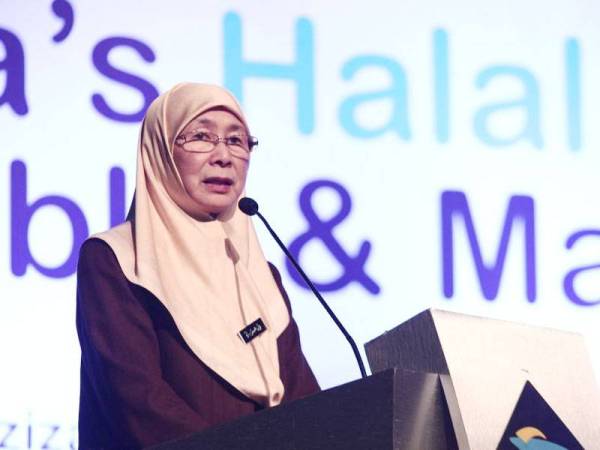 Wan Azizah berucap pada Perbincangan Meja Bulat dan Kelas Induk Tentang Inklusi Halal anjuran INCEIF dan Bank Pembangunan Islam di Putrajaya. FOTO:ZAHID IZZANI