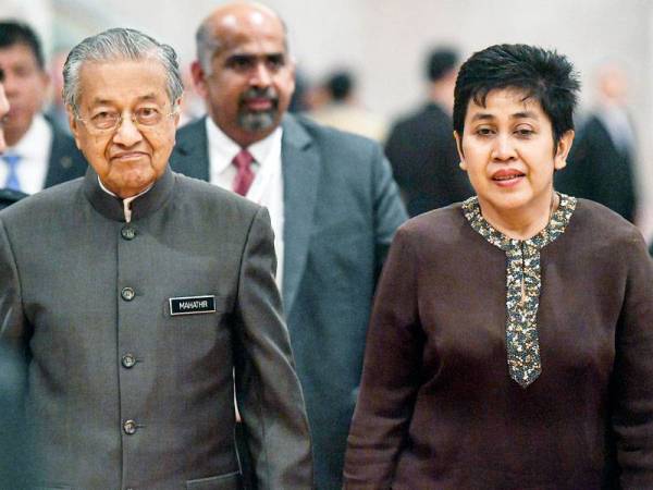 Dr Mahathir bersama Gabenor Bank Negara (BNM), Datuk Nor Shamsiah Mohd Yunus di Persidangan Antarabangsa ke-11 Jenayah Kewangan dan Pembiayaan Keganasan (IFCTF) 2019 di sini hari ini. FOTO: BERNAMA