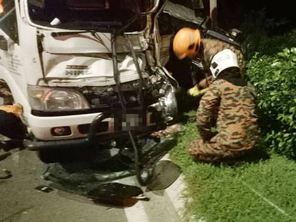 Dua anggota polis maut, dirempuh lori ketika buat sekatan jalan