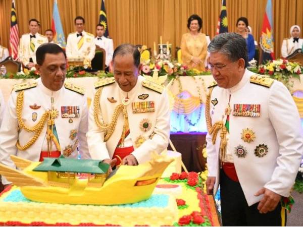 Sultan, Sultanah Kedah hadiri Majlis Santapan Rejimental KPD