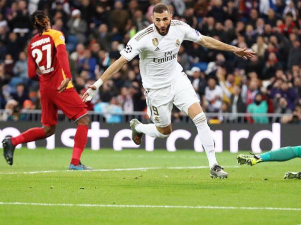 Benzema meraikan jaringan golnya ketika menentang Galatasary di Madrid pada saingan Liga Juara-Juara awal pagi tadi.