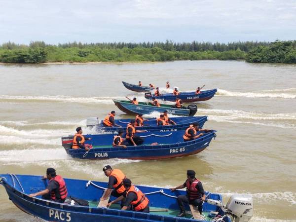 Bot yang sedia digunakan dalam misi menyelamat mangsa banjir di Kelantan yang dijangkakan akan berlaku 23 sehingga 26 November ini.