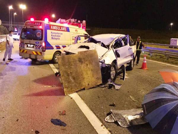 Keadaan mayat mangsa di lokasi sebelum dibawa ke Hospital Kemaman untuk bedah siasat. Foto:Ihsan Polis IPD Kemaman