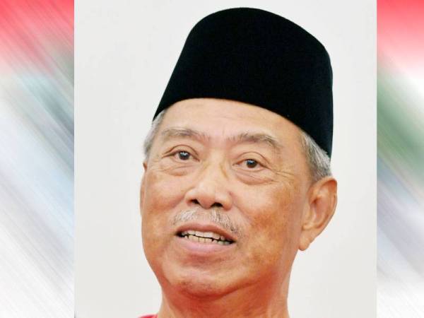 Muhyiddin bercakap pada sidang media di sebuah hotel di Pusat Perdagangan Pontian hari ini. -FOTO: BERNAMA