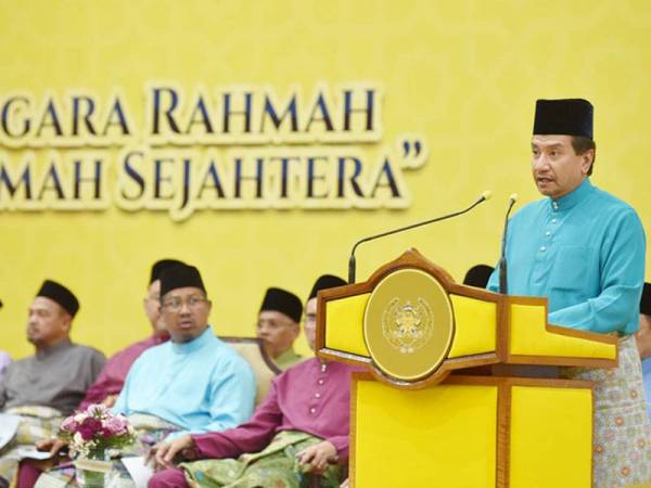 Sultan Mizan bertitah sempena Majlis Perasmian Sambutan Maulidur Rasul Peringkat Terengganu tahun 1441H di Stadium Negeri, di sini. - Foto Urus Setia Penerangan Darul Iman (UPDI)