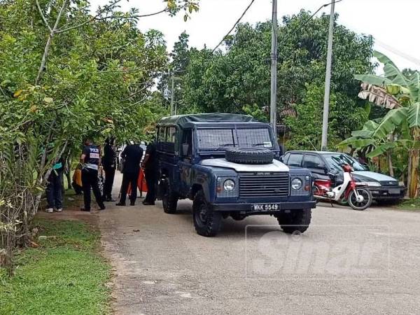 Suspek menolak mayat ibunya sejauh 50 meter sebelum memaklumkan kepada Samin yang dia telah membunuh ibunya.