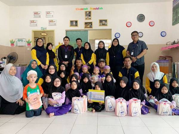 Pusat Jagaan Pertubuhan Pengurusan Rumah Amal Selawat Nabi di Sandakan, Sabah adalah antara yang menerima dana Tabung Mydin Prihatin.