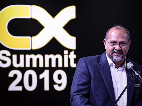 Gobind Singh ketika menyampaikan ucapan pada majlis CX Summit 2019 hari ini. - Foto Bernama