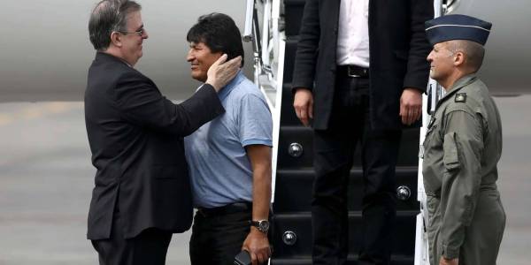 Morales (dua dari kiri) mendapat suaka politik daripada Mexico.