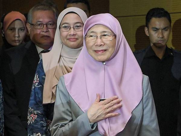 Timbalan Perdana Menteri, Datuk Seri Dr Wan Azizah Wan Ismail hadir pada Majlis Anugerah Kolaborasi Agensi Kaunseling dan Pengurusan Kredit (AKPK) di Sasana Kijang hari ini. - Foto Bernama