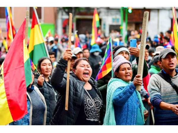 Bolivia terjerumus dalam kancah kekacauan apabila penunjuk perasaan membantah keputusan pilihan raya presiden pada Oktober lalu yang menyaksikan Evo Morales mengumumkan kemenangannya untuk penggal keempat.