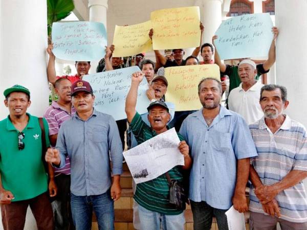 Nelayan membantah sistem kultur laut di dasar laut yang didakwa diberikan kelulusan oleh sebuah syarikat swasta.