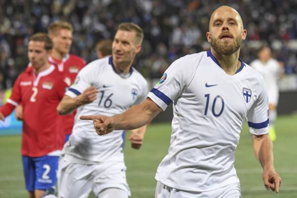 Pukki (kanan) muncul wira Finland dengan dua gol untuk membawa pasukan itu ke saingan Euro 2020. 