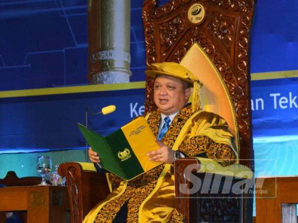 Tuanku Syed Faizuddin bertitah pada sidang pertama Istiadat Konvokesyen ke14 UniMAP di Dewan Ilmu Kampus Alam UniMAP di Pauh Putra, Perlis.