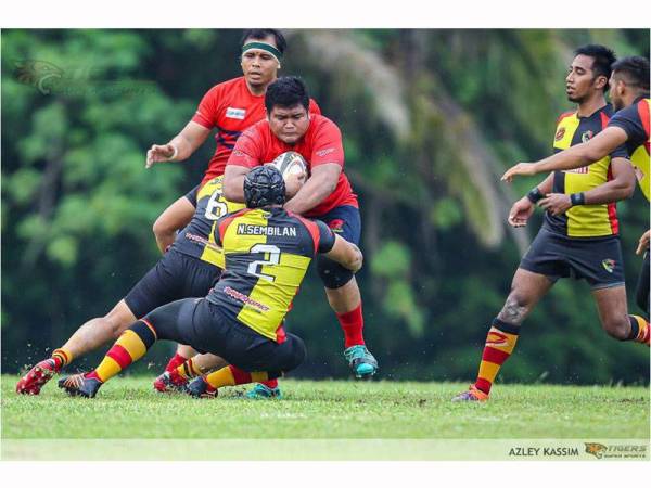 Antara aksi menarik pertemuan Kuala Lumpur menentang Negeri Sembilan pada peringkat kumpulan Piala Agong sebelum ini. - Foto Tigers Super Sports