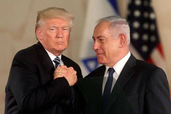 Trump sifatkan Netanyahu orang kalah selepas tewas dalam pilihan raya April lalu. - Foto: AFP