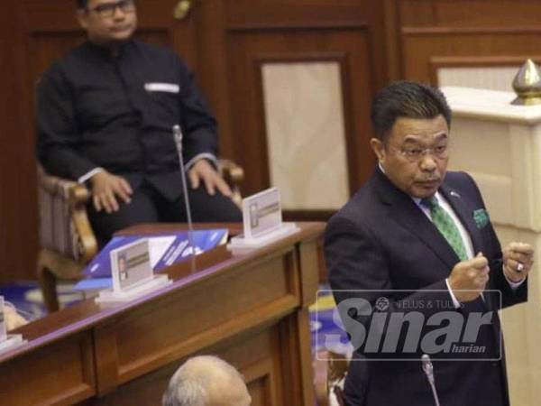 Mohd Sharkar menjawab soalan lisan ketika Sidang DUN Pahang di Wisma Sri Pahang.