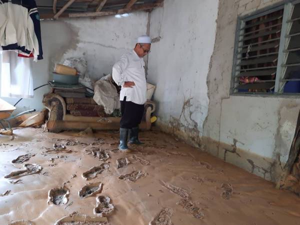 Banjir Lumpur Lebih 100 Penduduk Terjejas