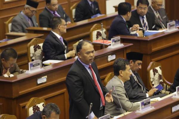 Mohd Johari pada sidang DUN Pahang hari ini.