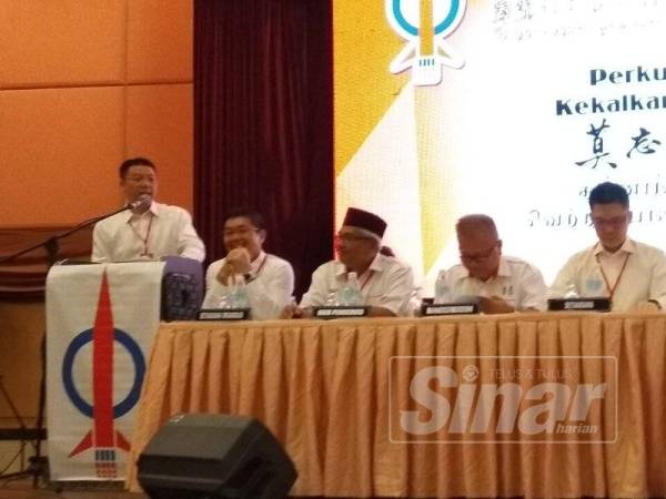 Kor Ming ketika menyampaikan ucapan dasar pada Konvensyen DAP Perak hari ini.