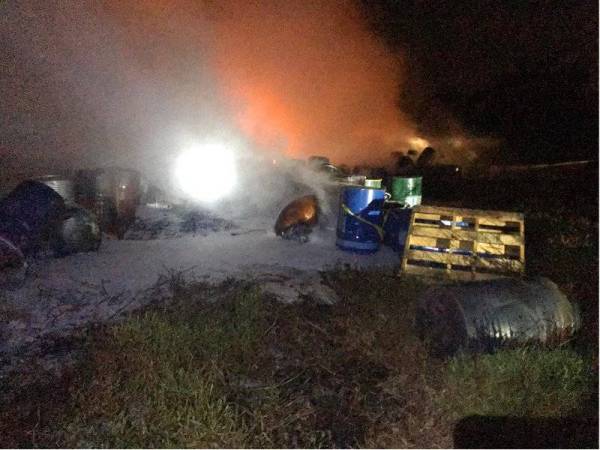 Anggota bomba mengambil masa hampir tiga jam bagi memadamkan kebakaran melibatkan 270 tong bahan kimia di Kampung Tambak Jawa pagi tadi.