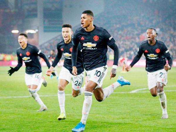 Rashford meraikan jaringannya dalam aksi menentang Sheffield awal pagi tadi.