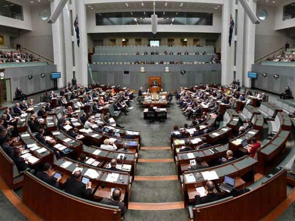 Suspek dikenali sebagai Bo 'Nick' Zhao didakwa telah ditawarkan A$1 juta untuk bertanding sebagai calon di Parlimen Persekutuan Australia.