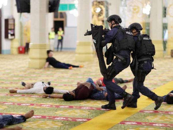 Masjid Sultan adalah rumah ibadah pertama yang menjalani latihan pengganasan oleh SPF. - Foto Berita Harian Singapura