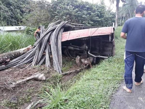 Mangsa meninggal dunia di lokasi kejadian akibat kecederaan parah di dada dan kepala.