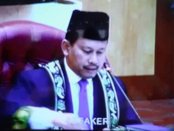 Suhaizan meluluskan usul DUN Johor yang mahu tindakan undang- undang dikenakan ke atas pihak yang membawa masuk abu mayat Chin Peng ke negara ini.