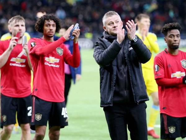 Solskjaer (dua dari kiri) tetap memuji persembahan yang dipamerkan barisan pemain mudanya.