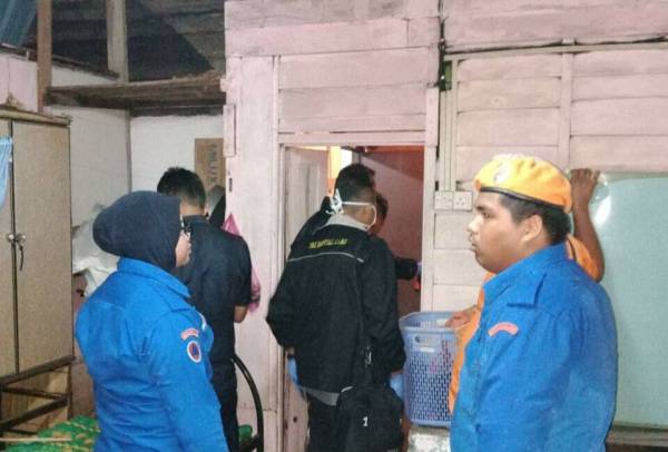 Pemeriksaan dilakukan ke rumah mangsa sebaik sahaja menyedari mangsa meninggal dunia.