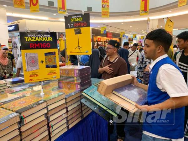 Al-Quran Stand antara bahan bacaan yang menjadi pilihan ramai kali ini.