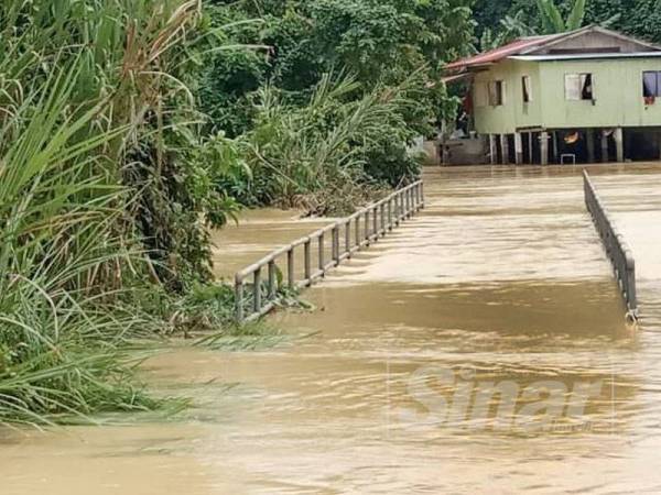 Jabatan Meteorologi mengeluarkan notis amaran cuaca bahaya peringkat merah dengan hujan sangat lebat dijangka berterusan sehingga esok di beberapa kawasan di Kelantan.