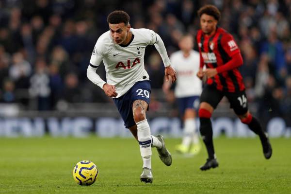 Alli (kiri) ketika aksi liga menentang Bournemouth di Stadium Tottenham Hotspur semalam. -Foto AFP