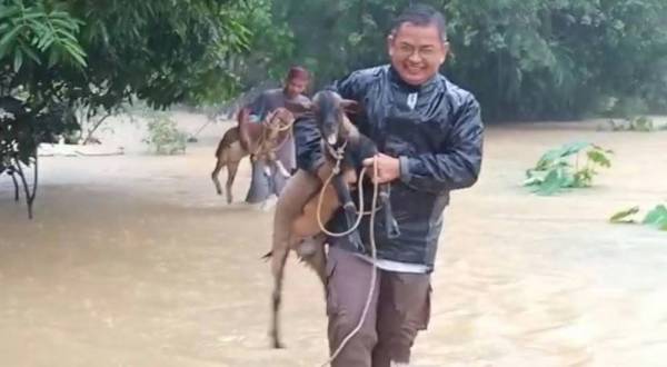 Gambar menerusi tangkap layar video yang dimuat naik Dr Azman di laman sosialnya. - Foto: Facebook Dr Azman Ibrahim