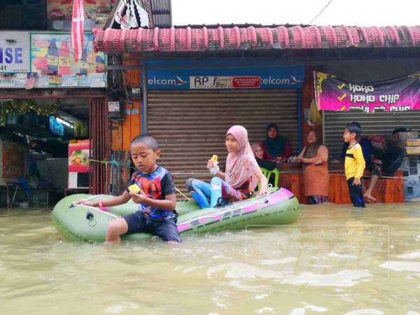 Situasi ini hanya dapat dilihat setiap kali pekan Rantau Panjang ditenggelami banjir.